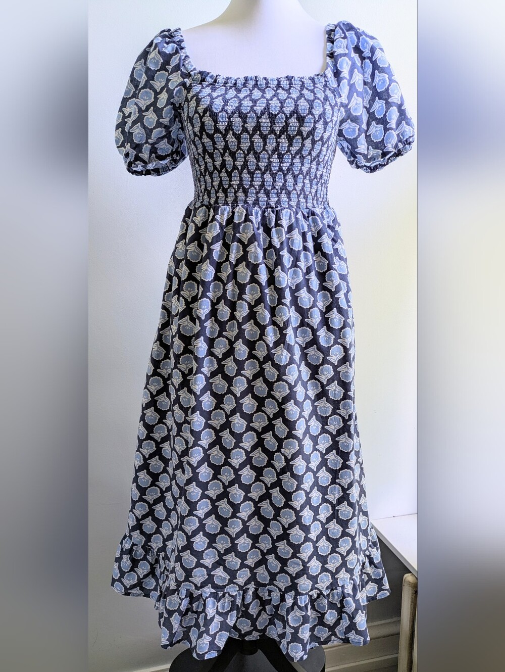 EUC.... J. Crew Smocked Puff Sleeve Midi Dress in Navy Floral Size XS